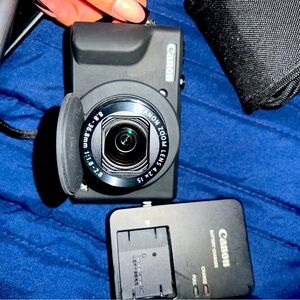 Canon - PowerShot G7 X
Mark I|| 20.1-Megapixel
Digital Camera - Black
